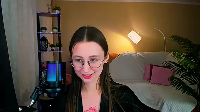 YourLovellyStory online show from December 1, 5:04 pm