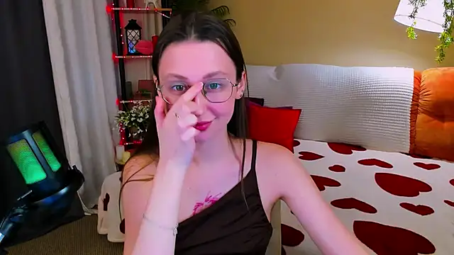 YourLovellyStory online show from April 2, 11:40 am