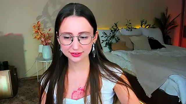 YourLovellyStory online show from November 18, 5:36 pm