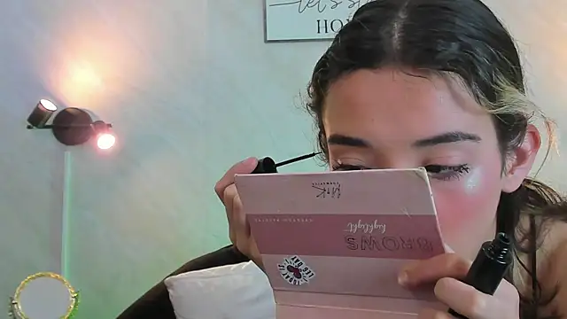 Emilia Bons online show from September 29, 2:11 pm