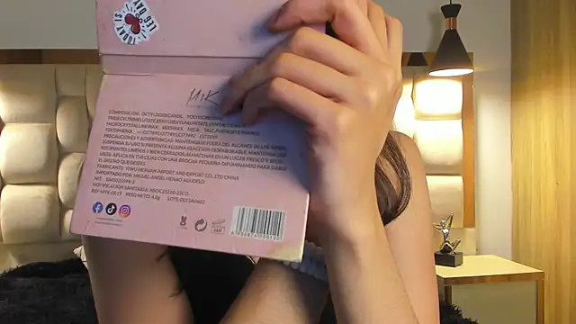 Emilia Bons online show from September 11, 1:33 pm