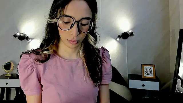 Emilia Bons online show from December 2, 1:35 pm