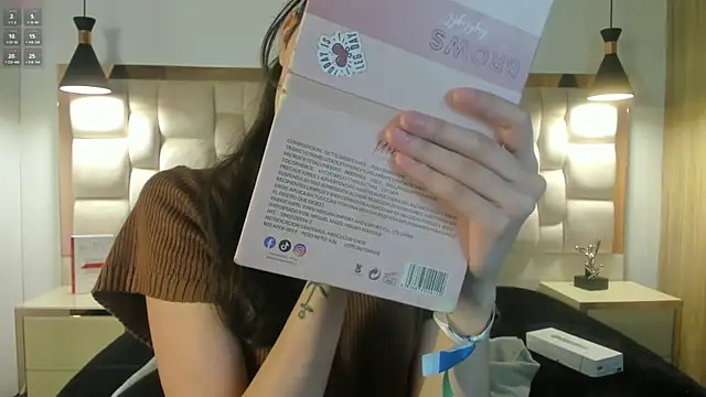 Emilia Bons online show from March 2, 1:40 pm