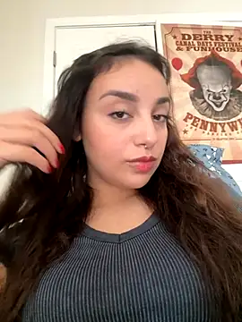 CharmingMaddie online show from October 4, 4:33 pm