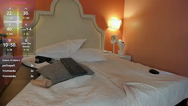 Violett Salvatore online show from September 20, 5:00 pm