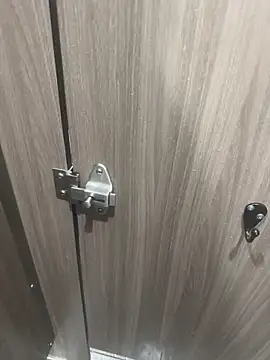 reinagotthroat online show from February 8, 1:59 pm