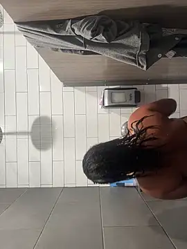 reinagotthroat online show from February 3, 12:32 pm