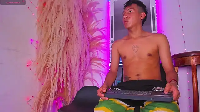 spicy adonhis online show from February 14, 2:19 pm