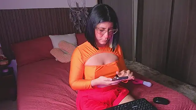 AnaTorreon online show from November 28, 6:00 pm