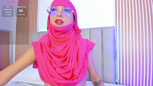 naishaa  online show from September 17, 6:50 pm