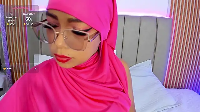 naishaa  online show from October 18, 7:04 pm