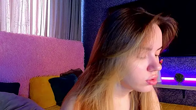 telari0l0ve online show from November 3, 9:46 am