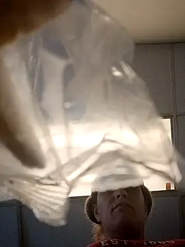 sarahkat86 online show from December 3, 7:27 pm