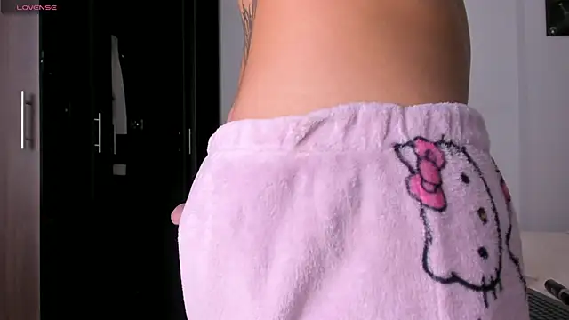 kendal hot01 online show from March 19, 5:06 pm