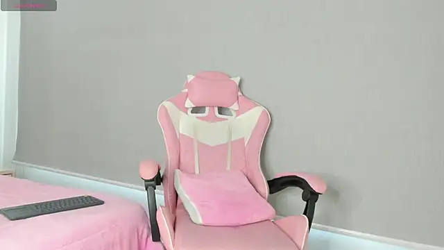 kendal hot01 online show from November 7, 12:55 pm