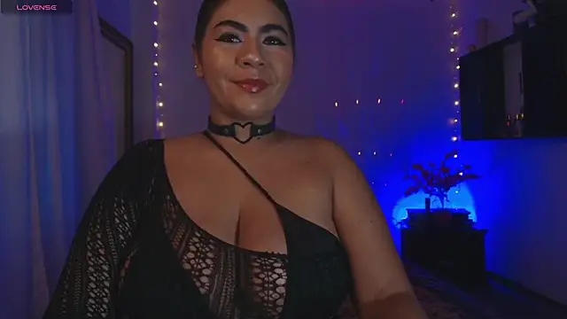 samanthahut1 online show from November 2, 10:35 pm