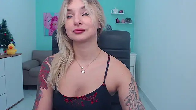 LilFleurish online show from January 11, 5:23 am