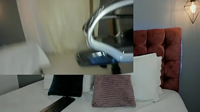 victoria decapri online show from September 9, 8:08 pm