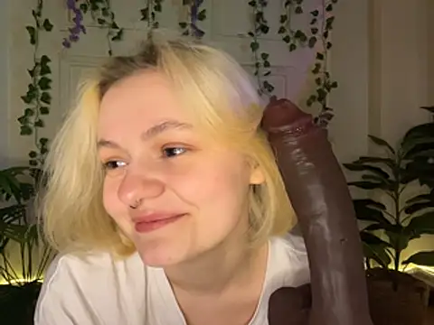 MoonIvy  online show from July 4, 8:16 pm