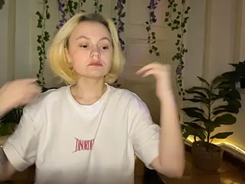 MoonIvy  online show from July 3, 7:31 pm