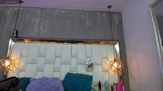 Foxxy Doll online show from April 1, 2:25 pm