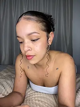 Yasmin777  online show from October 19, 11:51 pm