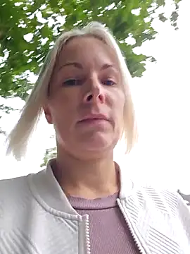 Sunny-Sin online show from September 9, 3:45 pm