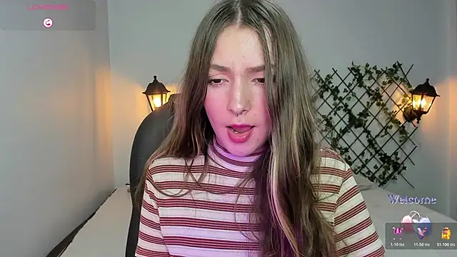 velvet  moon online show from February 6, 1:09 am