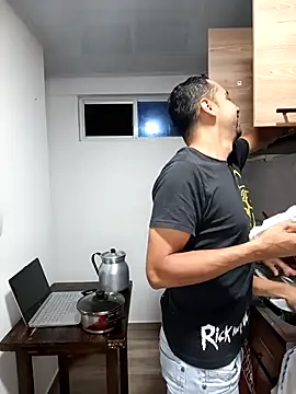 stivenlujan69 online show from October 2, 1:21 am