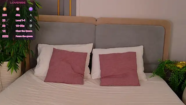 AdoraCortes online show from April 9, 5:10 am