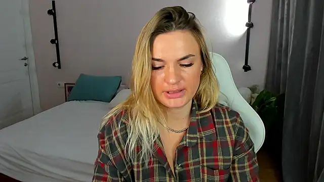 Marie Ellie online show from March 23, 1:45 am