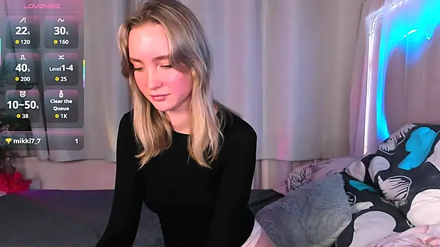 EllaBloom online show from November 7, 5:29 pm