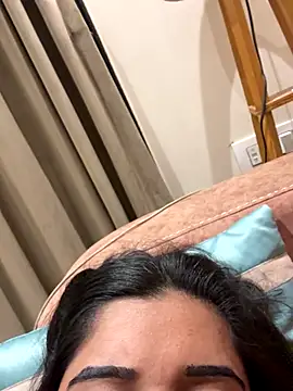 desitease online show from November 19, 8:20 pm