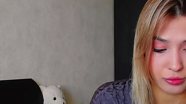 Bella svon online show from July 23, 8:00 am