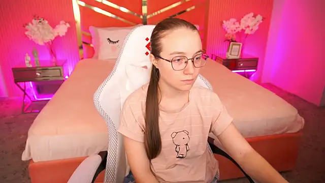 ArrinaWairr online show from September 25, 8:02 am