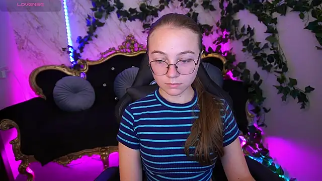 ArrinaWairr online show from September 17, 12:58 pm