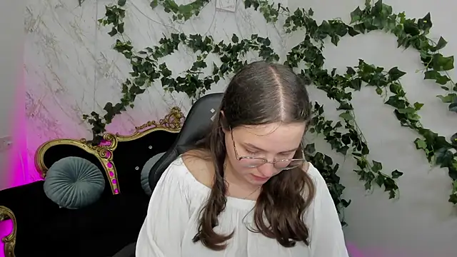 SophieDreamss online show from September 24, 12:48 pm