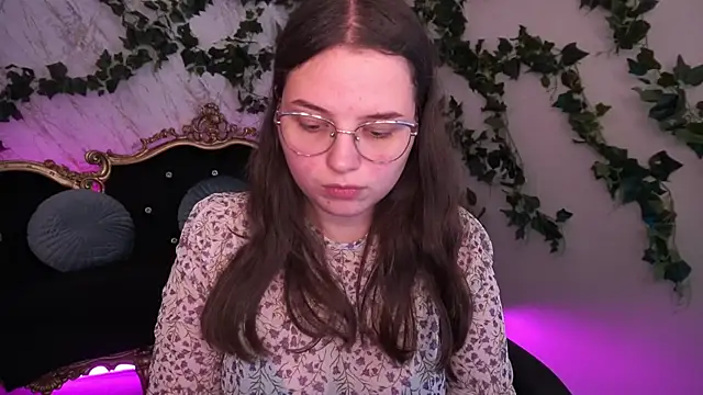 SophieDreamss online show from October 10, 1:05 pm