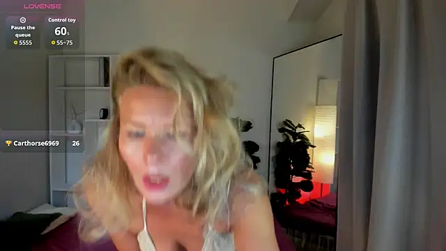 Julia Giulia online show from July 12, 9:48 pm