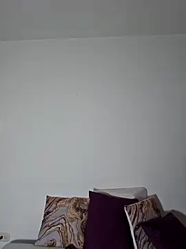 AliishaPss online show from December 2, 8:00 pm