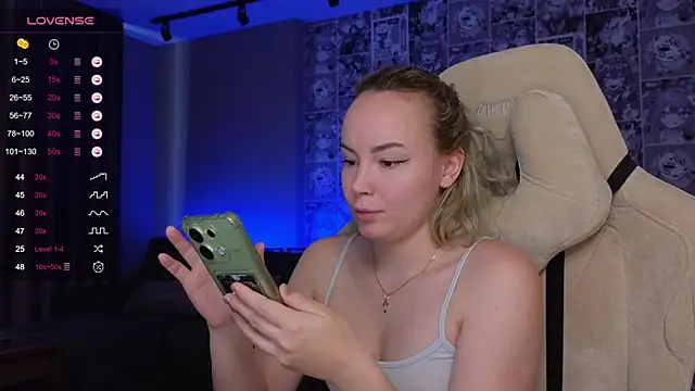 CutieGoose online show from October 17, 9:01 am