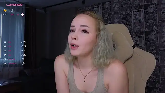 CutieGoose online show from October 20, 8:39 am