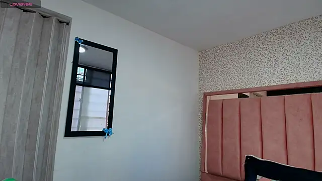 Hanna Lee   online show from April 1, 8:50 pm