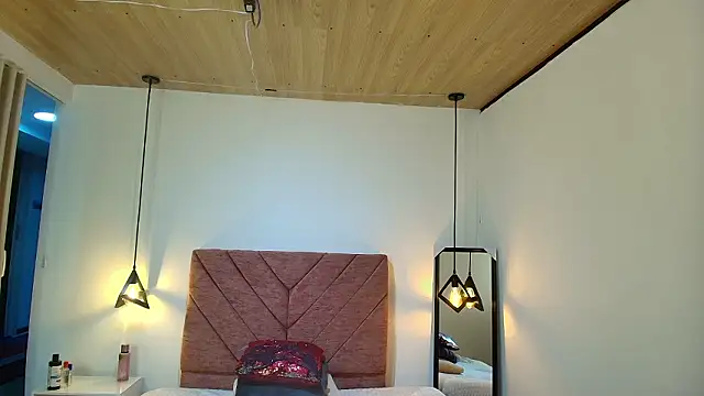 Hanna Lee   online show from February 14, 10:12 pm