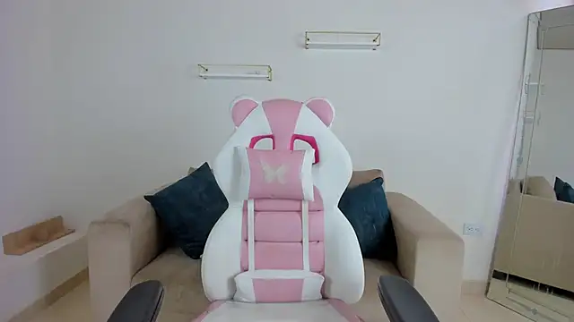 april smiith online show from November 10, 12:00 pm