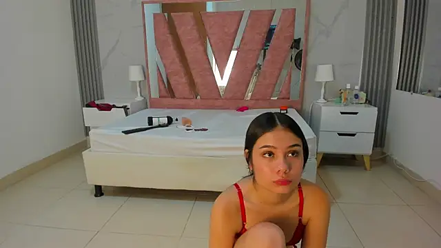 Megan Sweetas online show from October 31, 7:29 pm