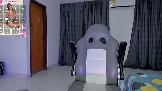 Elowen Clark online show from October 3, 8:14 pm