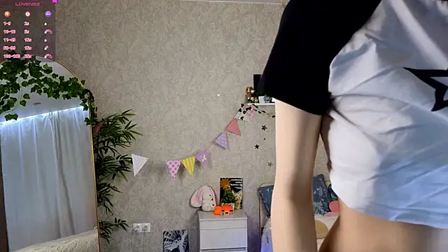 AnnyiBlue online show from March 25, 12:30 pm