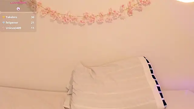 LeylaWoods online show from November 13, 1:10 pm