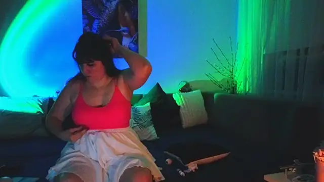 Bella Hillss online show from February 26, 7:35 pm